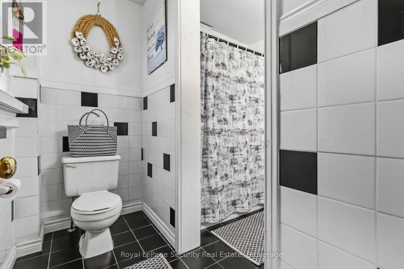 27 HOLLEY AVENUE - 27