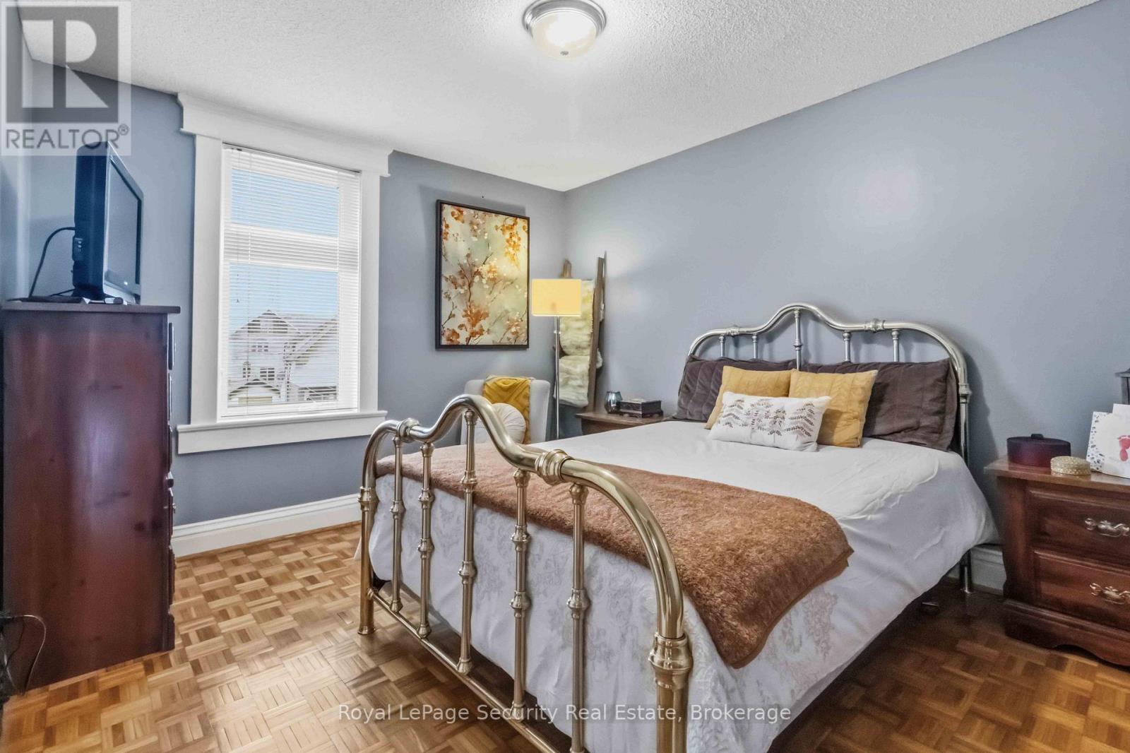 27 HOLLEY AVENUE - 22
