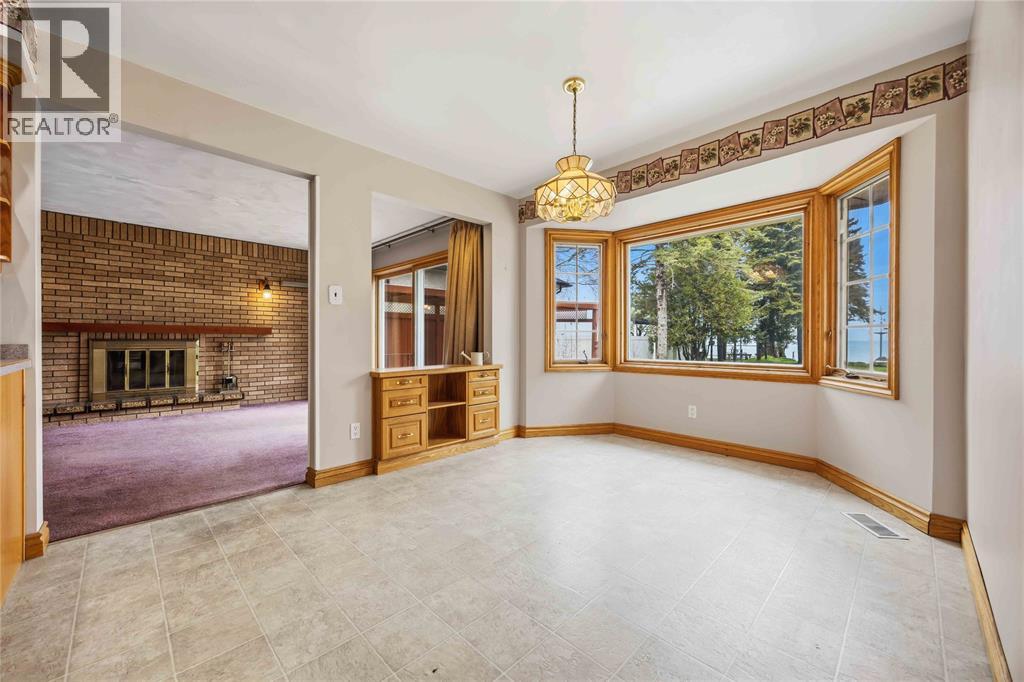 2088 LAKESHORE ROAD - 13