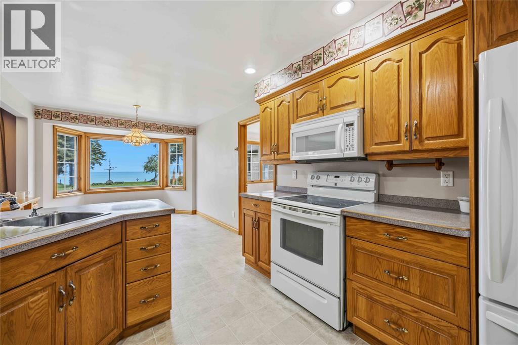 2088 LAKESHORE ROAD - 17
