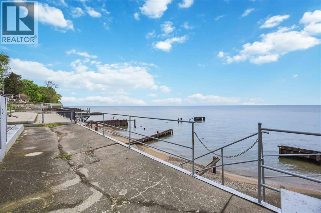 2088 LAKESHORE ROAD - 44