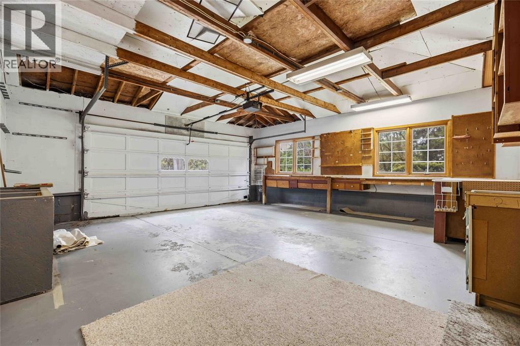 2088 LAKESHORE ROAD - 40