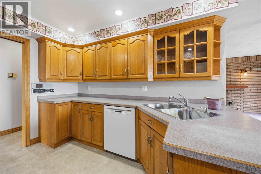 2088 LAKESHORE ROAD - 16