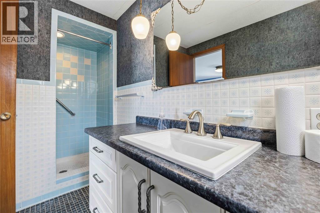 2088 LAKESHORE ROAD - 35