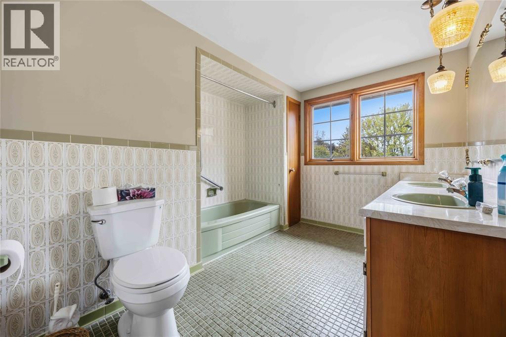 2088 LAKESHORE ROAD - 25