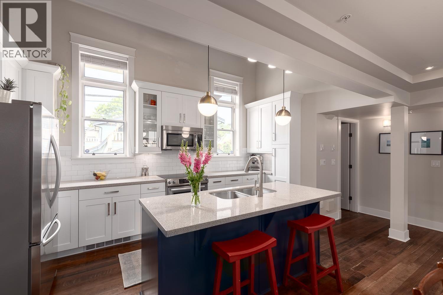 1077 SALSBURY DRIVE, Vancouver