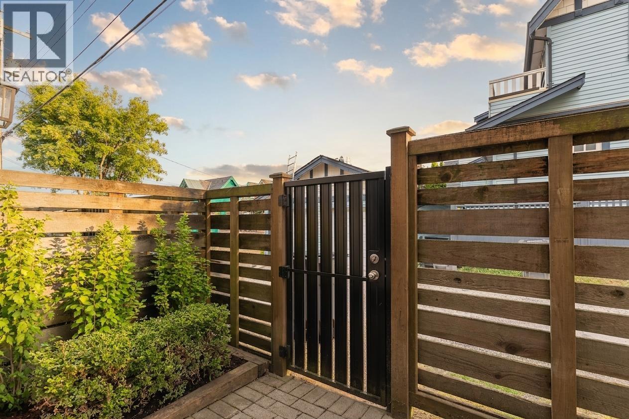 1077 SALSBURY DRIVE, Vancouver