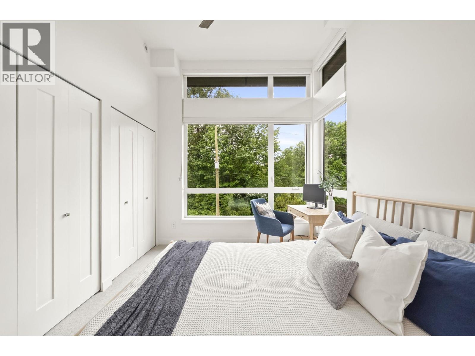 7 856 ORWELL STREET — photo 3