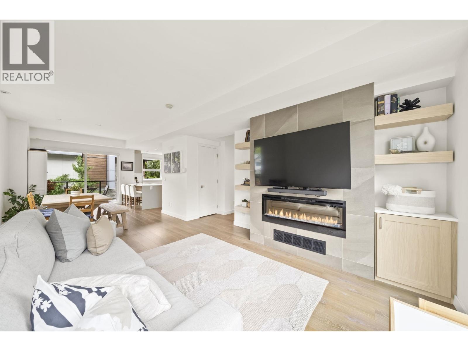 7 856 ORWELL STREET, North Vancouver