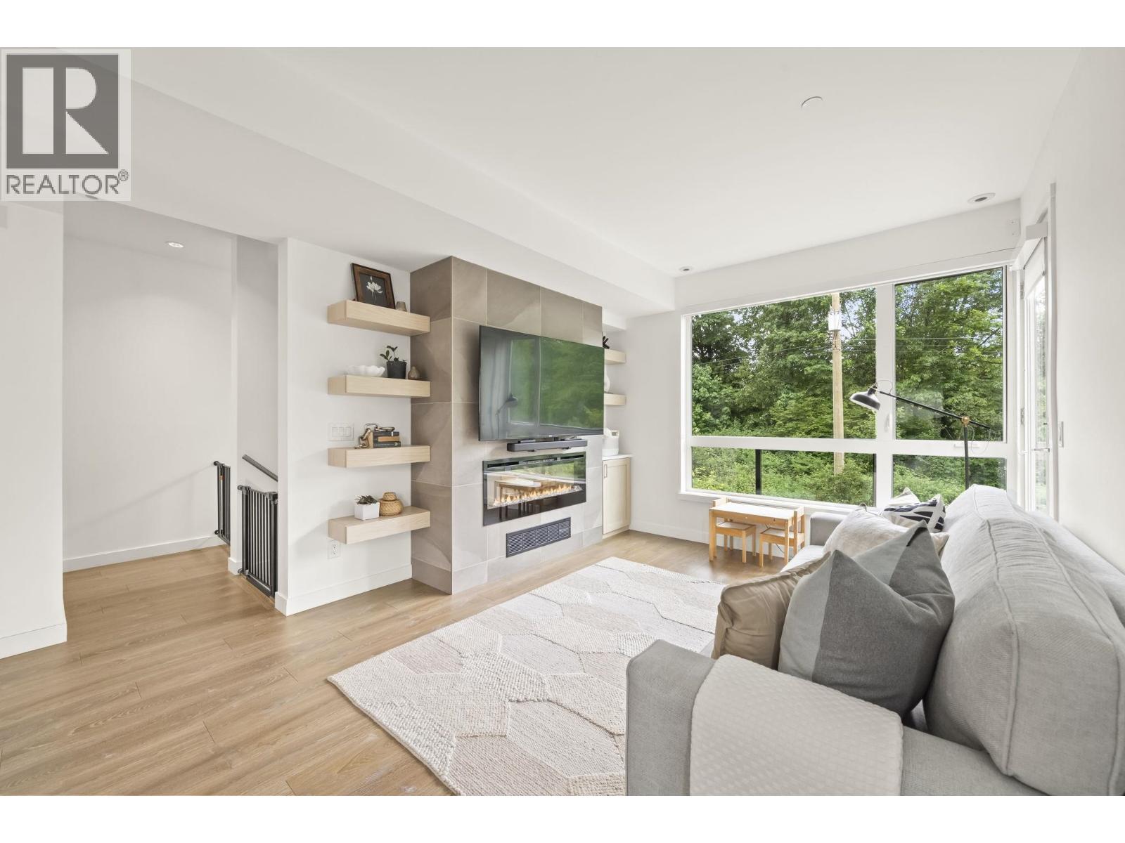 7 856 ORWELL STREET, North Vancouver