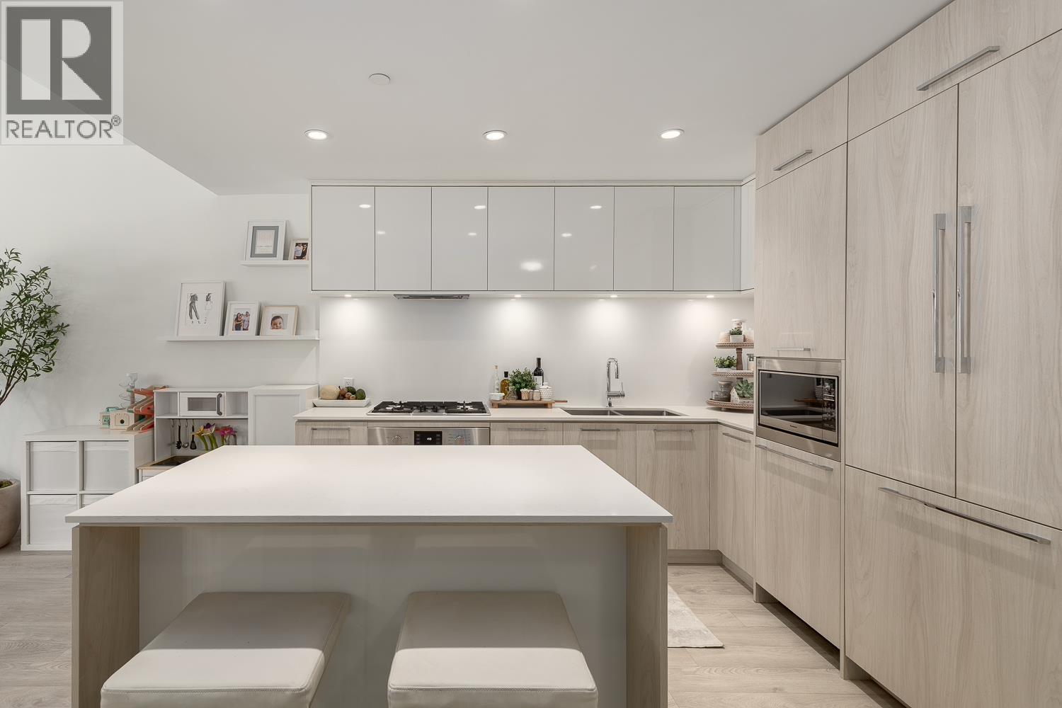 105 680 SEYLYNN CRESCENT, North Vancouver