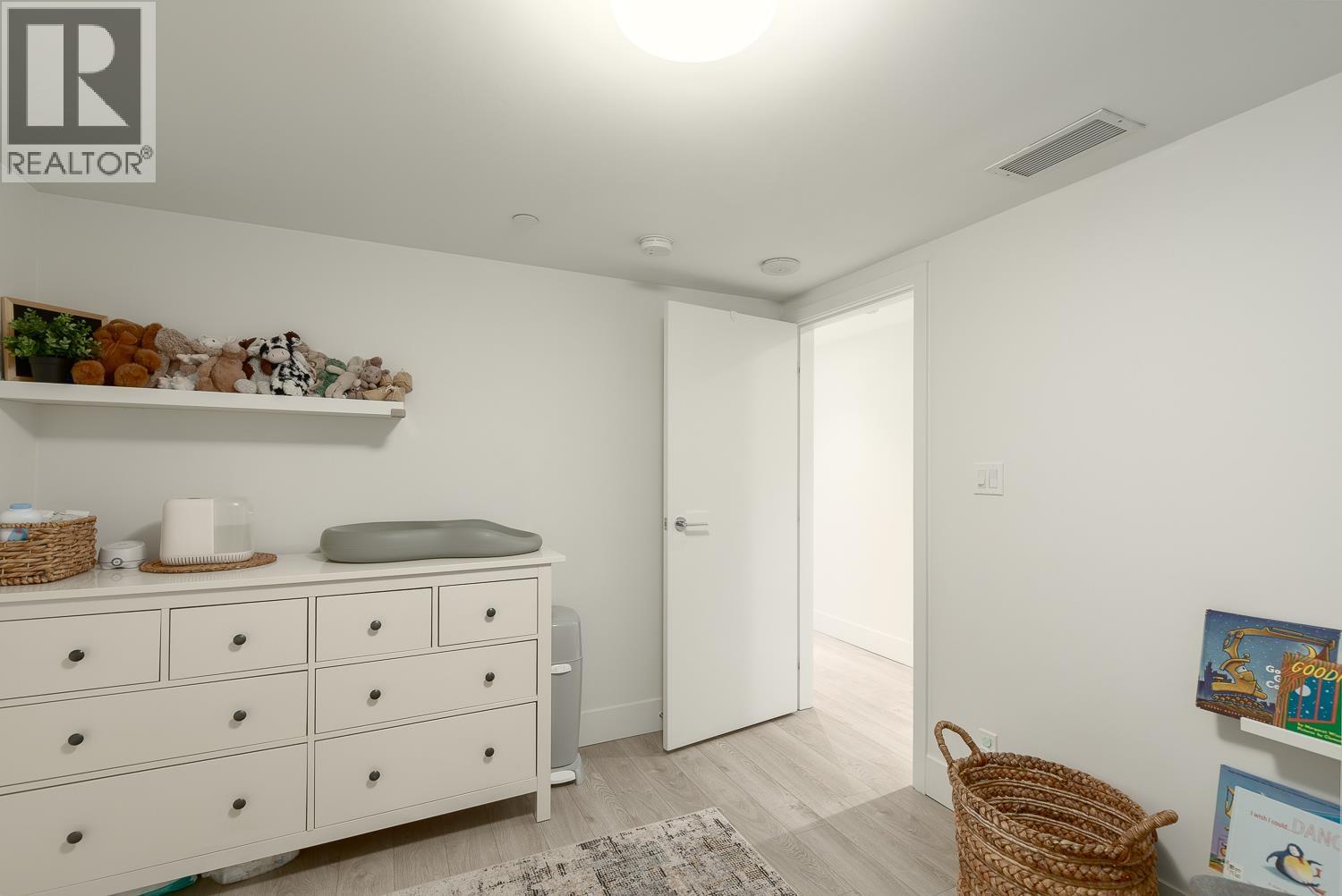 105 680 SEYLYNN CRESCENT, North Vancouver