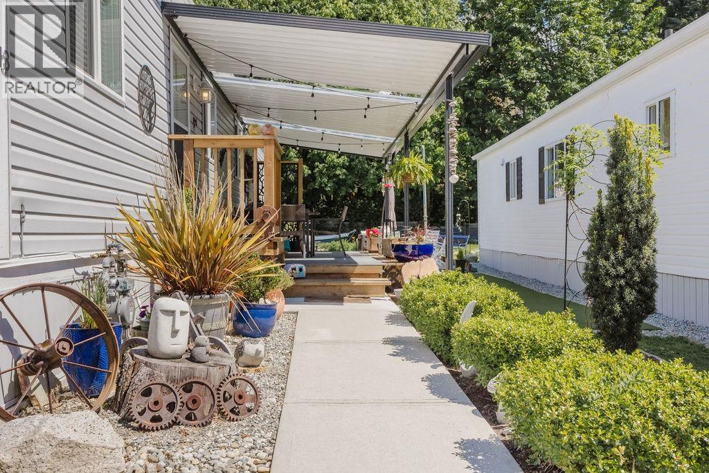 13 4496 SUNSHINE COAST HIGHWAY, Sechelt