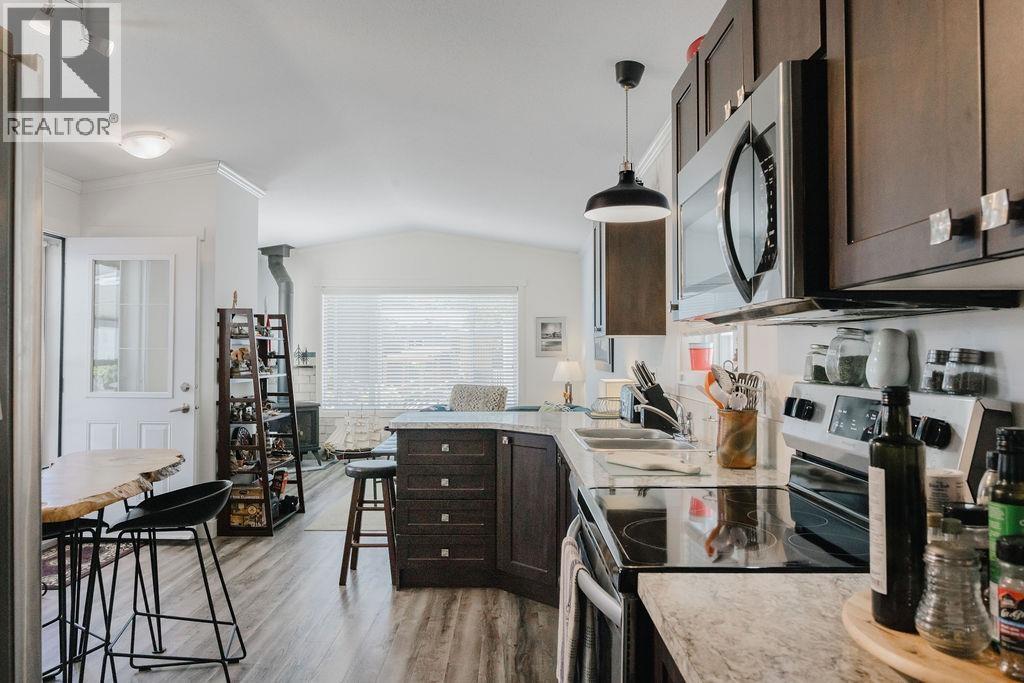 13 4496 SUNSHINE COAST HIGHWAY, Sechelt