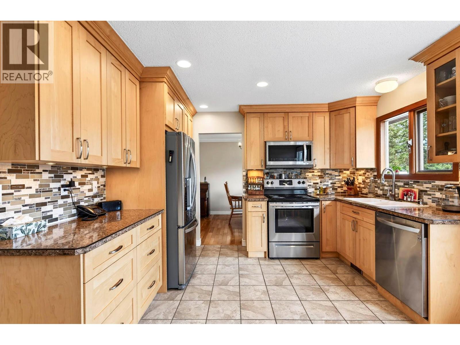 293 Robson Drive - 6