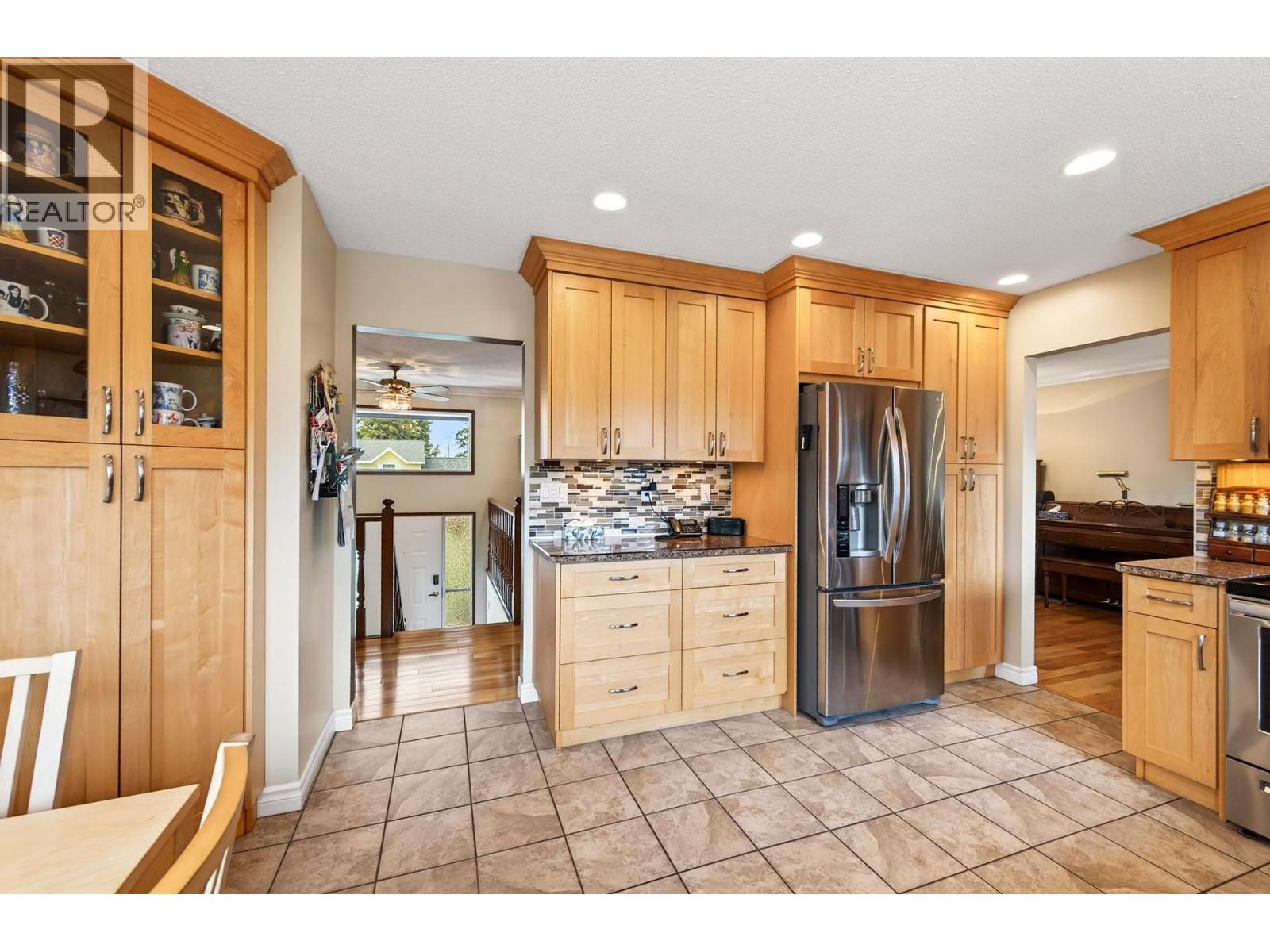 293 Robson Drive - 5