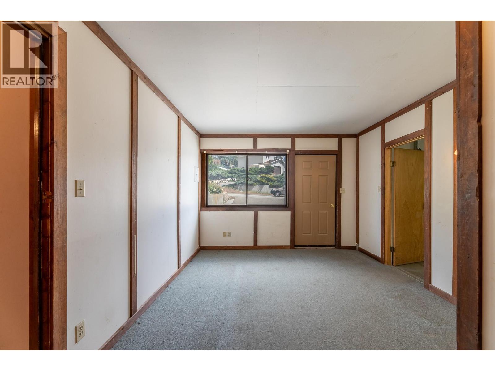 12608 Ganzeveld Avenue, Summerland