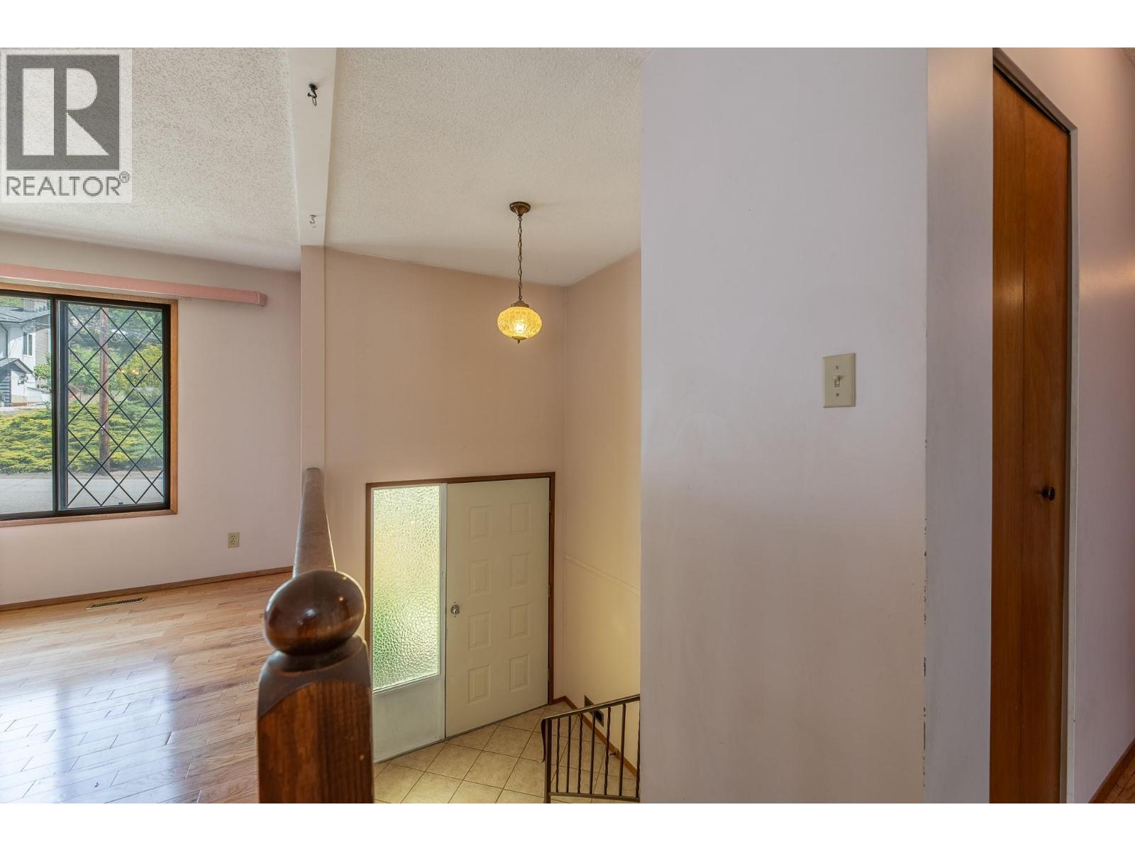 12608 Ganzeveld Avenue, Summerland