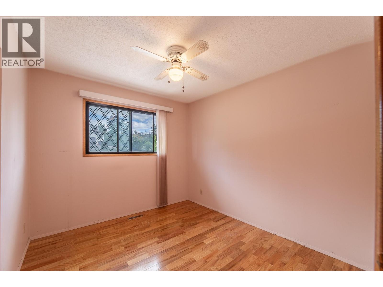 12608 Ganzeveld Avenue, Summerland