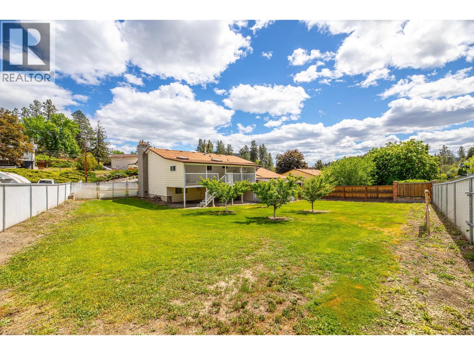12608 Ganzeveld Avenue, Summerland