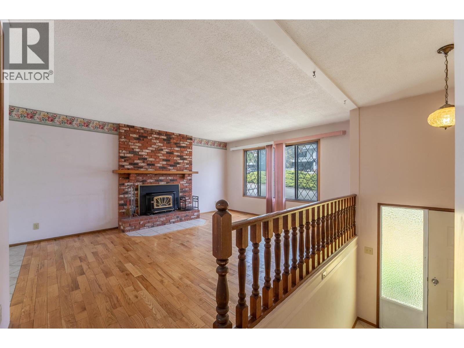 12608 Ganzeveld Avenue, Summerland