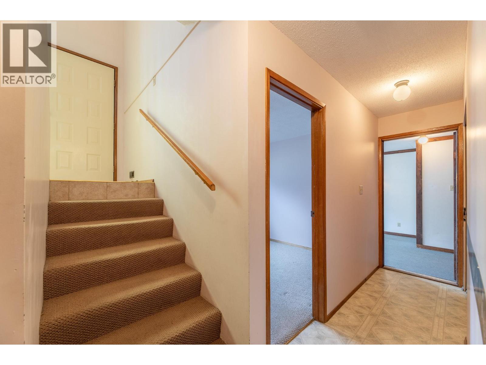 12608 Ganzeveld Avenue, Summerland