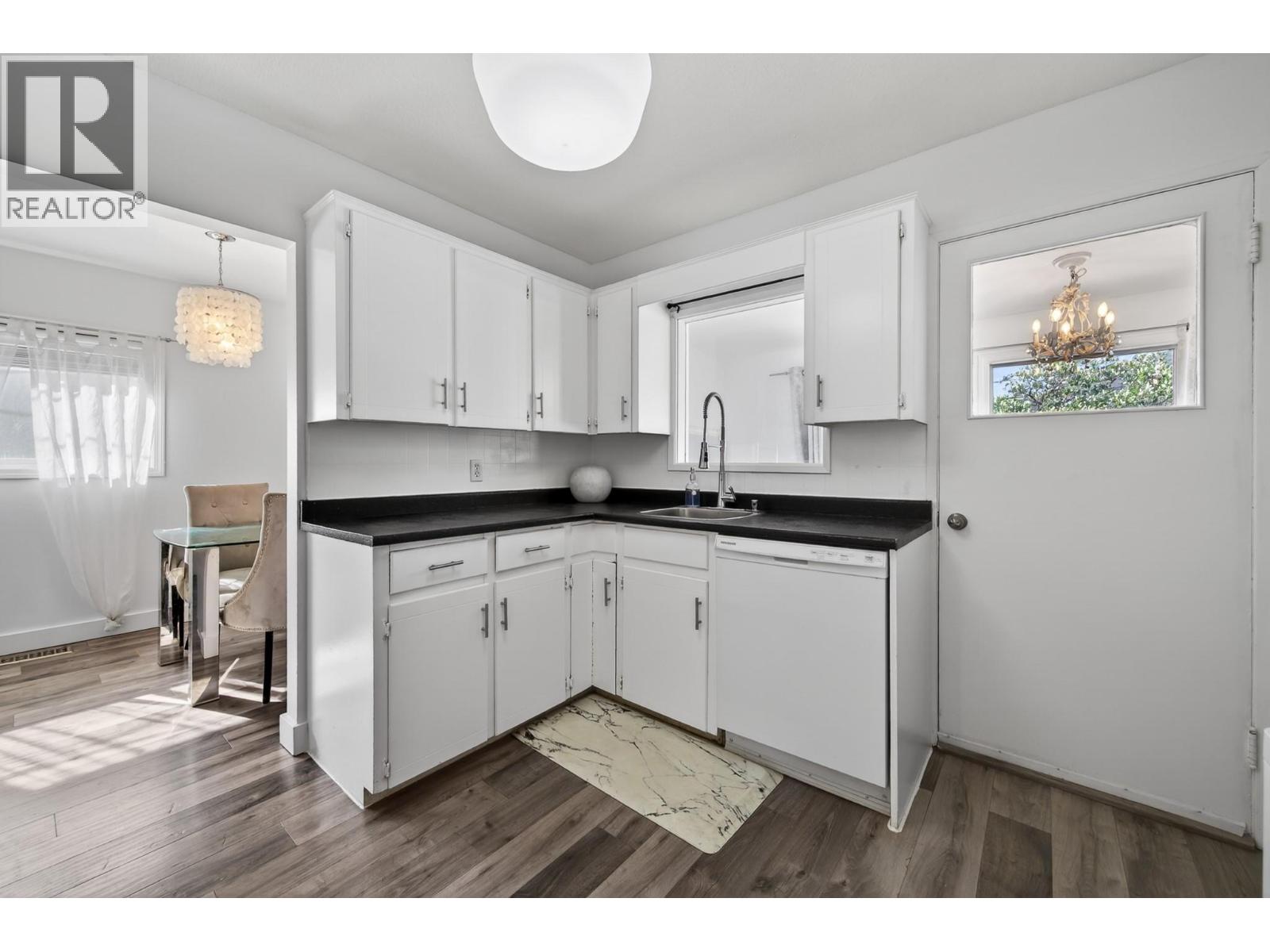 912 St Paul Street - 7
