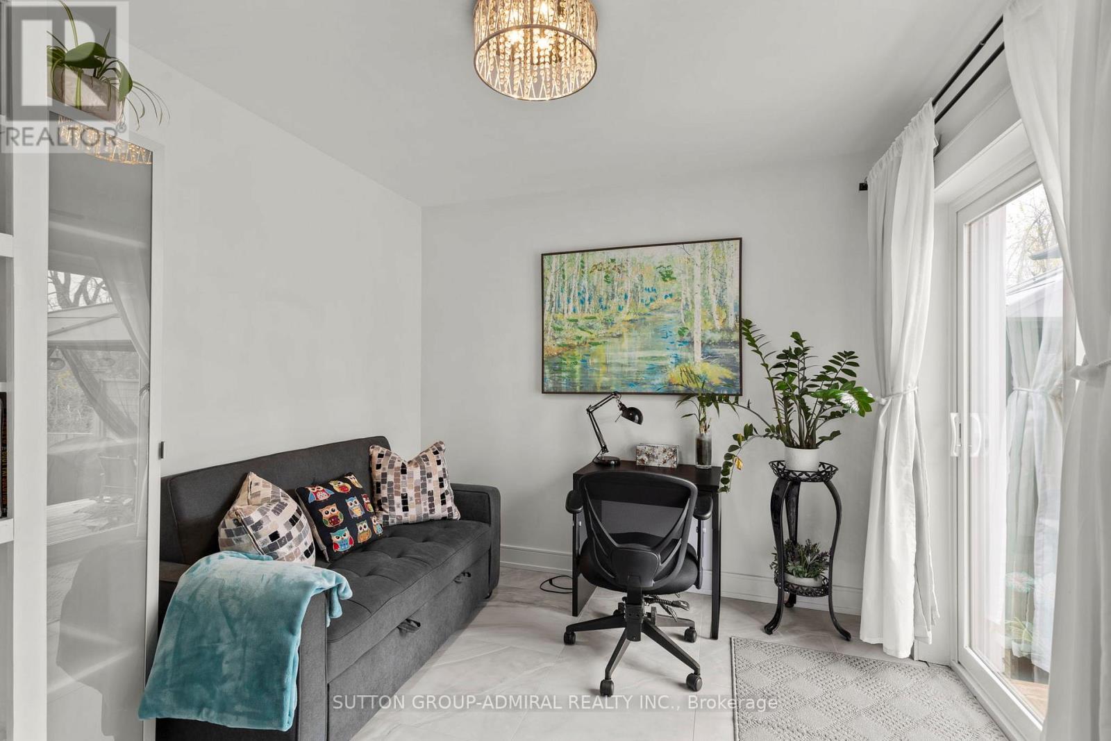 8 SOUTH STREET W - 25