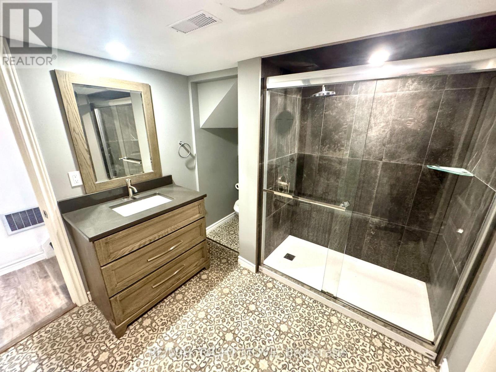 234 OAK STREET - 25