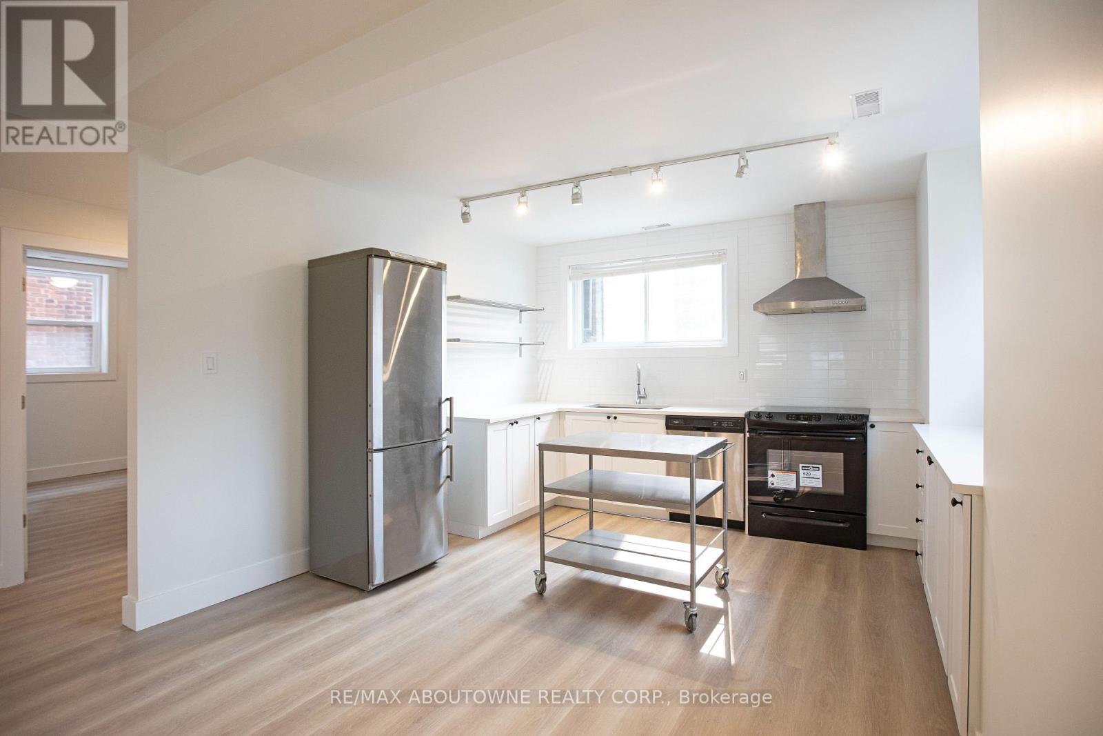 49 FAIRLEIGH AVENUE S - 3