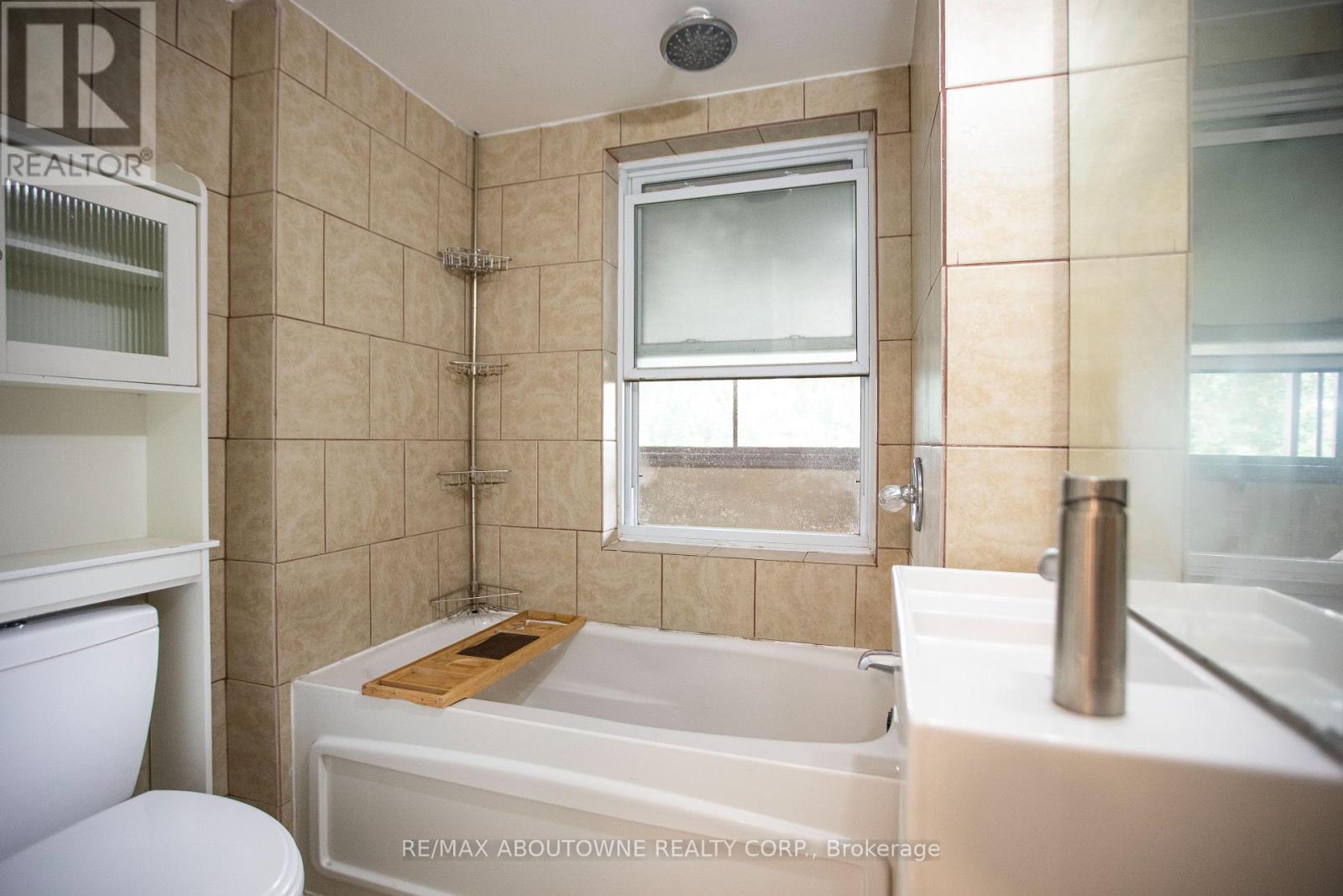 49 FAIRLEIGH AVENUE S - 11