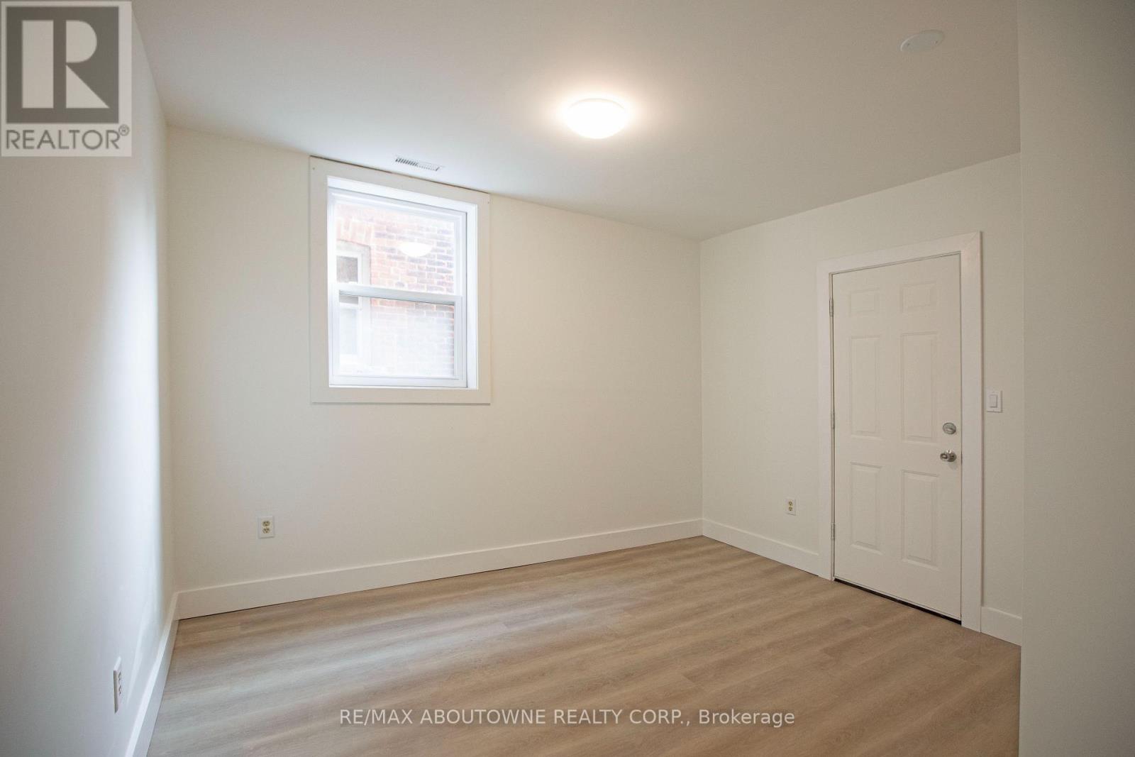 49 FAIRLEIGH AVENUE S - 7