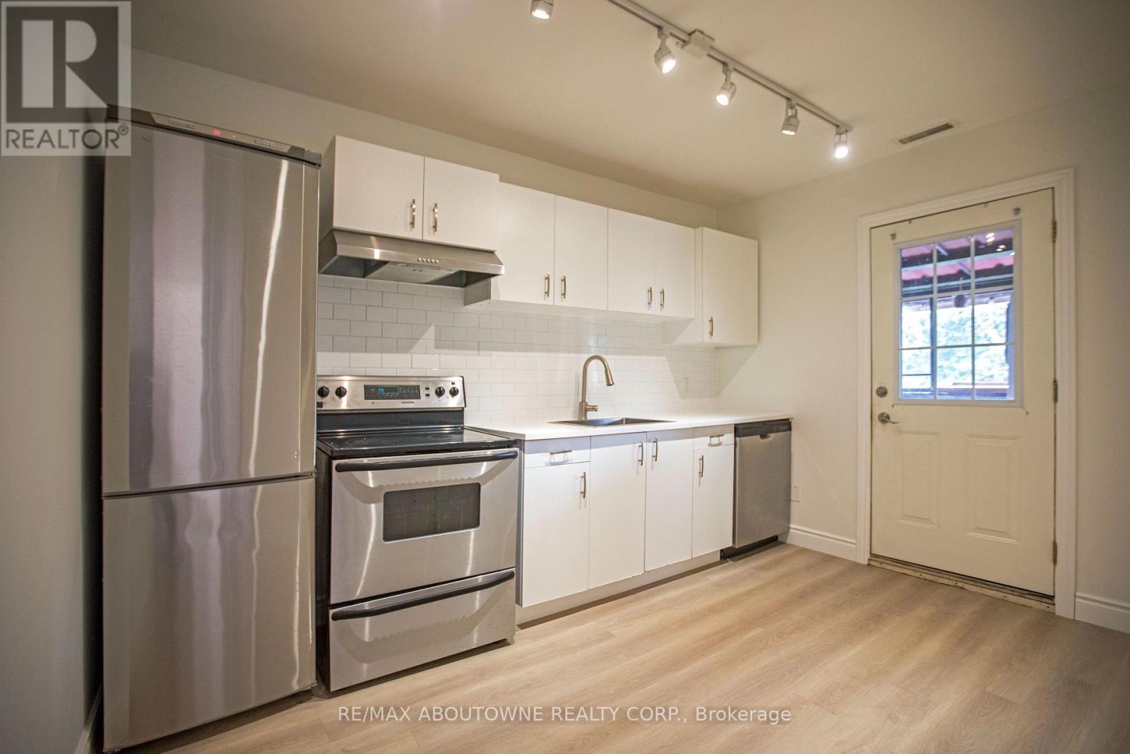 49 FAIRLEIGH AVENUE S - 10