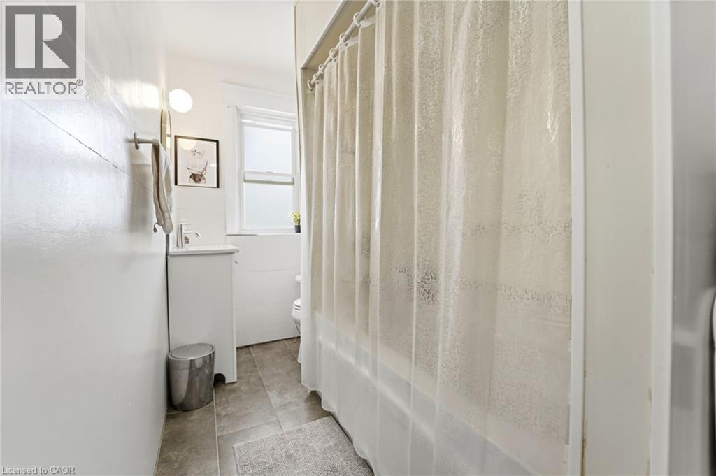 15 AVENUE Place, Welland, Ontario, L3B4B2 — Photo 11