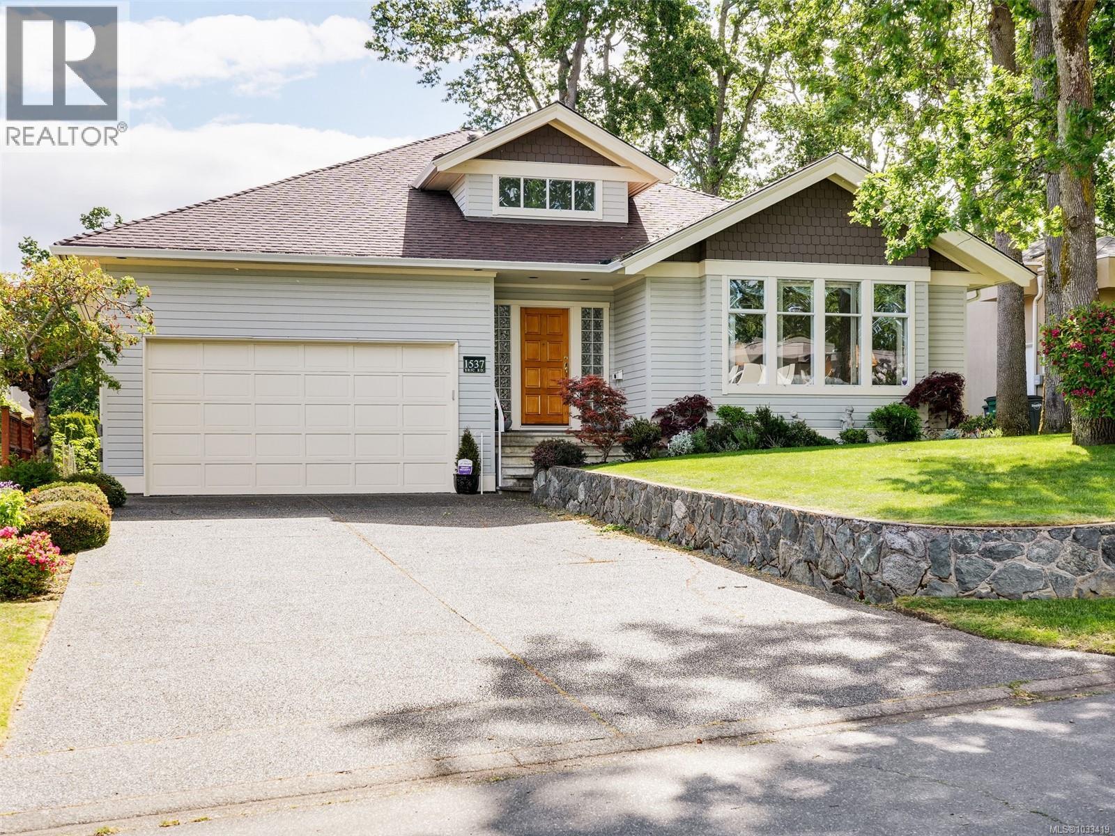  1537 Eric Road, Saanich
