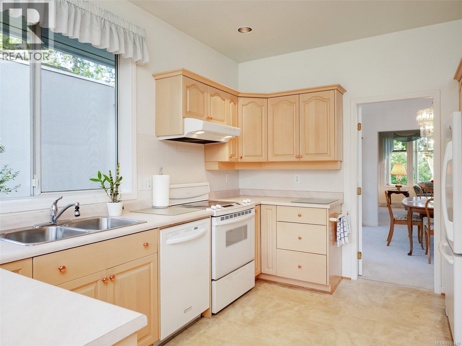  1537 Eric Road, Saanich