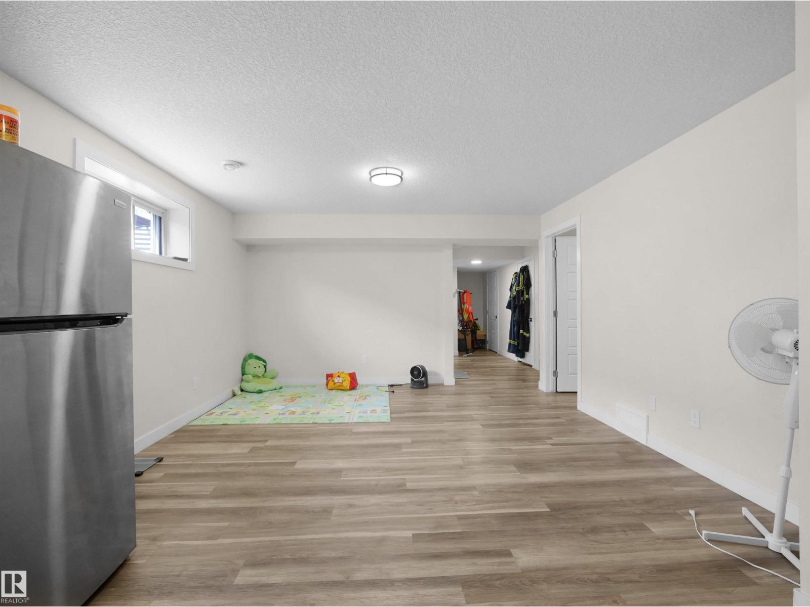 3247 15 AV NW NW - 53