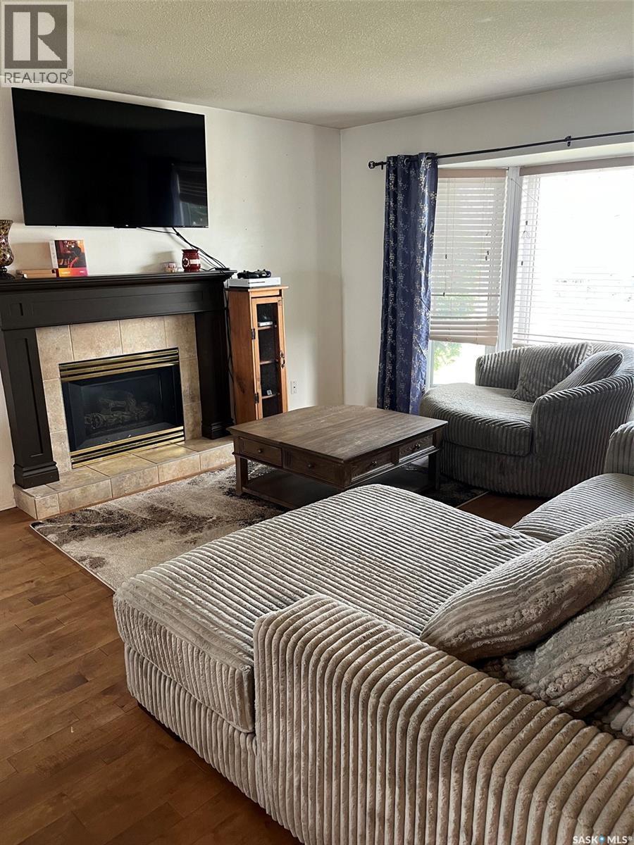 404 Petterson DRIVE - 2
