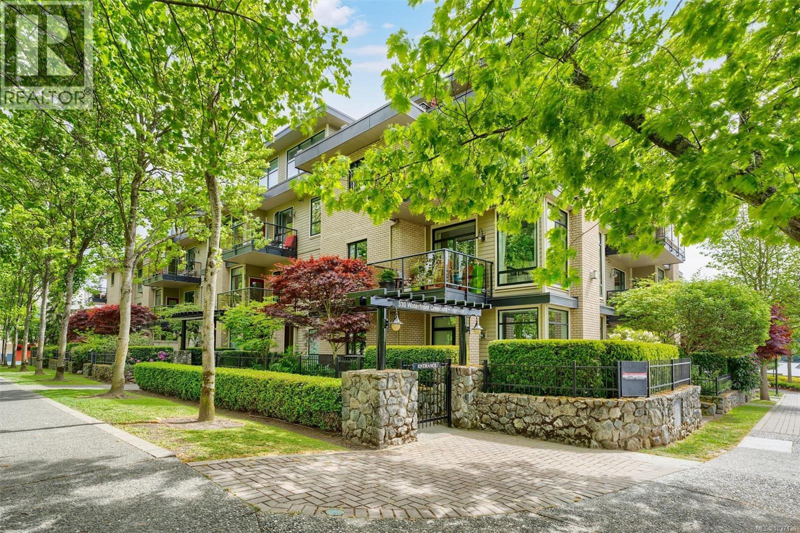 #207 330 Waterfront Cres - 1
