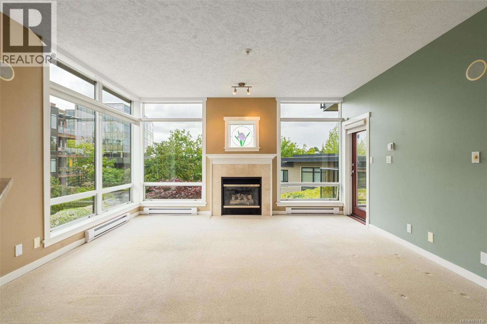 #207 330 Waterfront Cres - 5