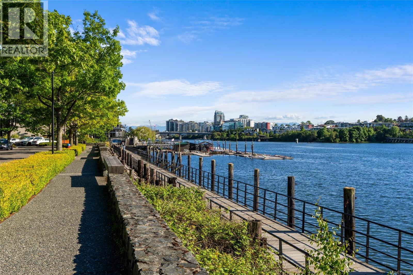 #207 330 Waterfront Cres - 20