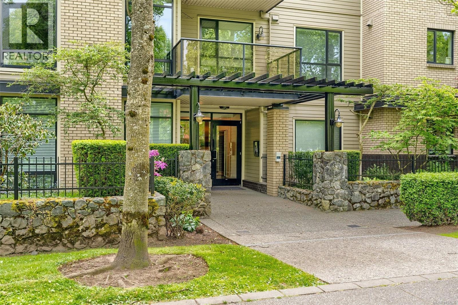 #207 330 Waterfront Cres - Image 2