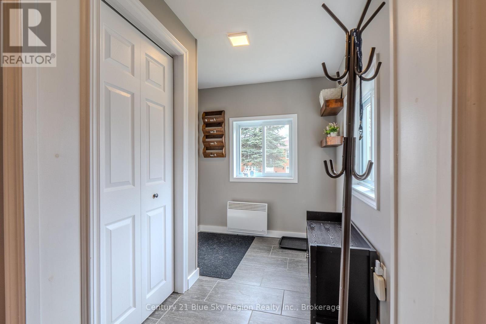 25 ROWE AVENUE - 16