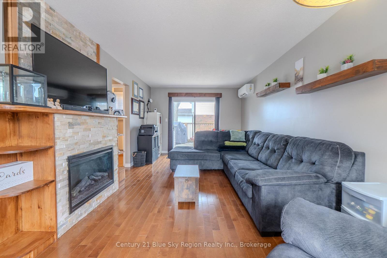 25 ROWE AVENUE - 27