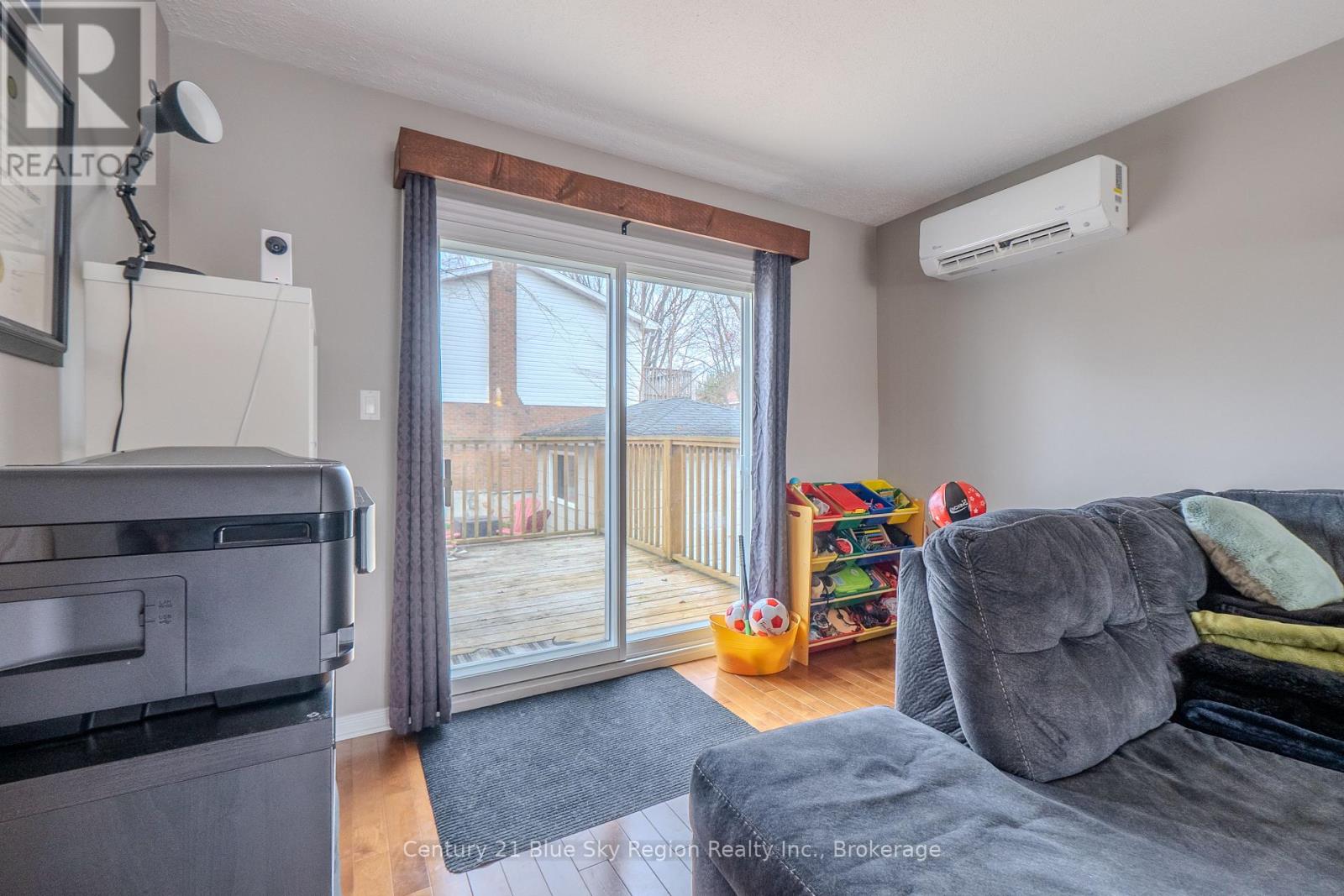 25 ROWE AVENUE - 28