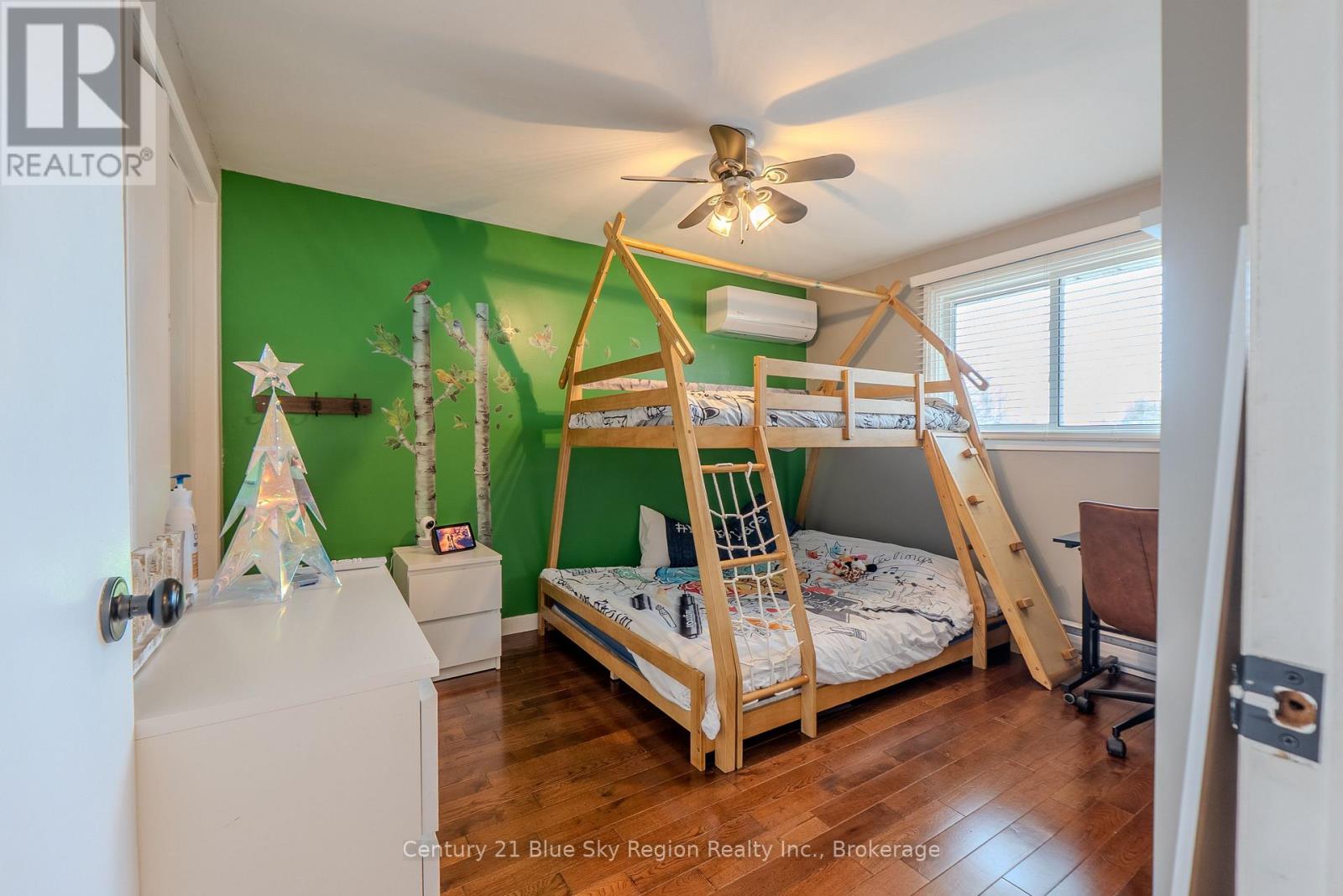 25 ROWE AVENUE - 38