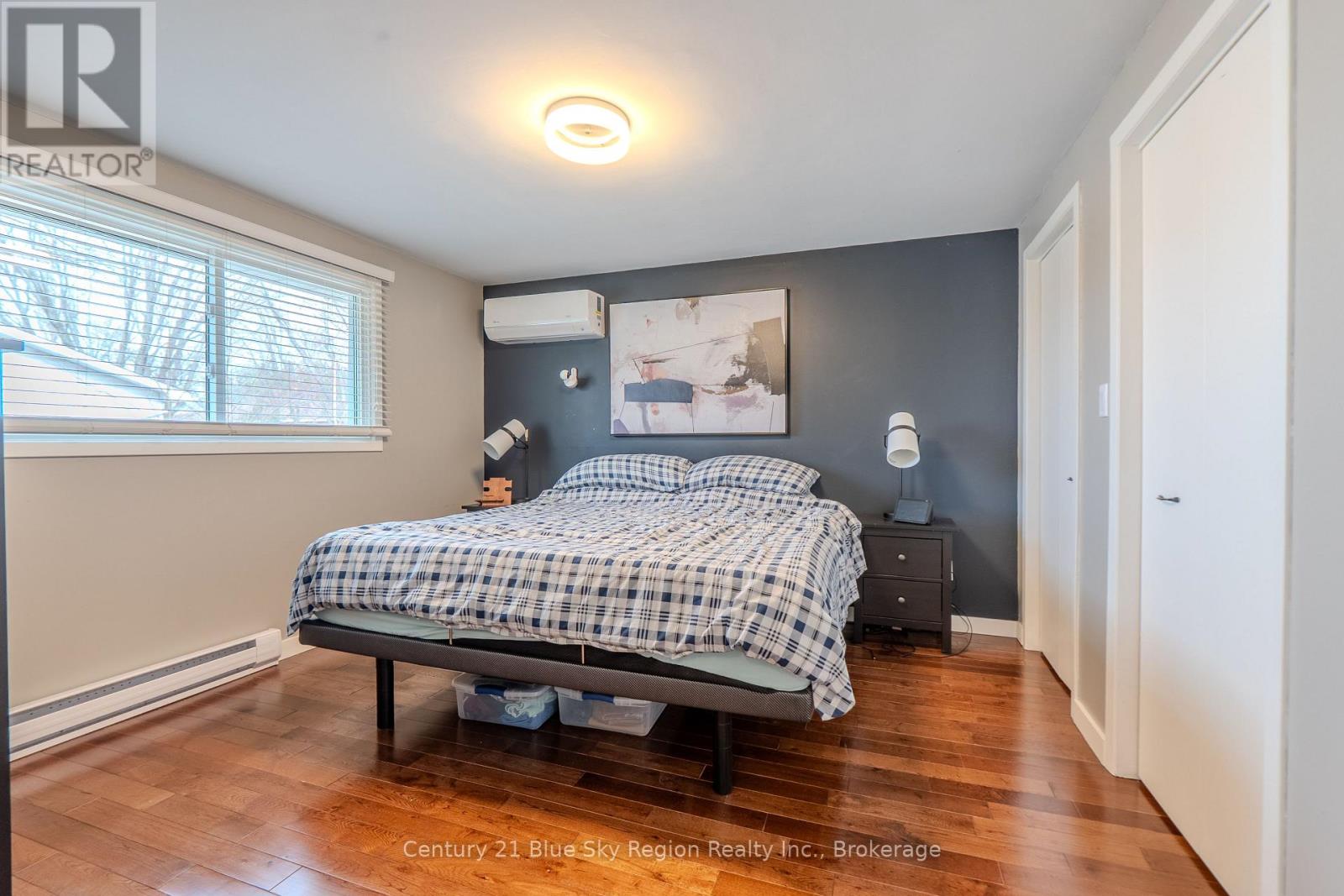 25 ROWE AVENUE - 41