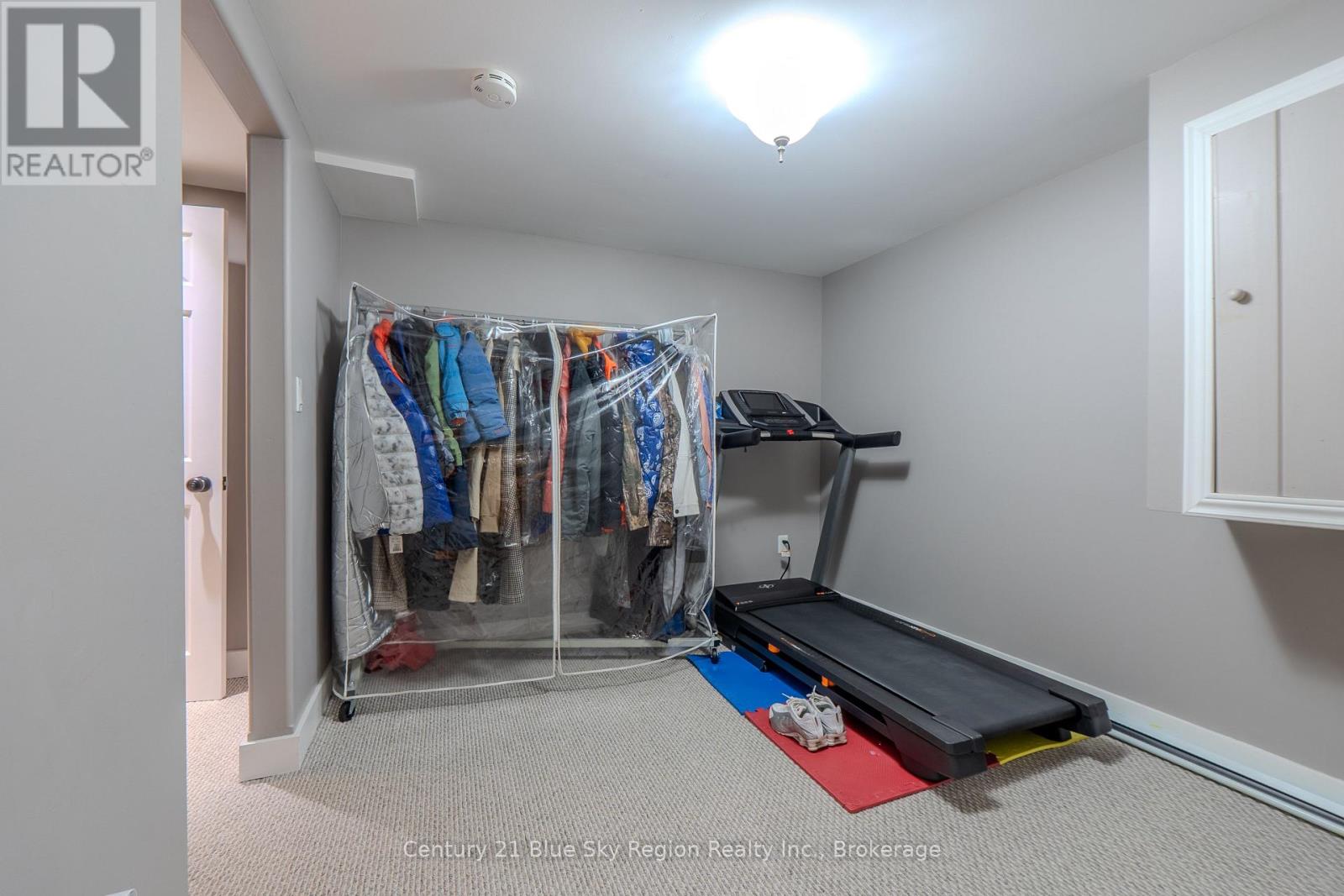 25 ROWE AVENUE - 47