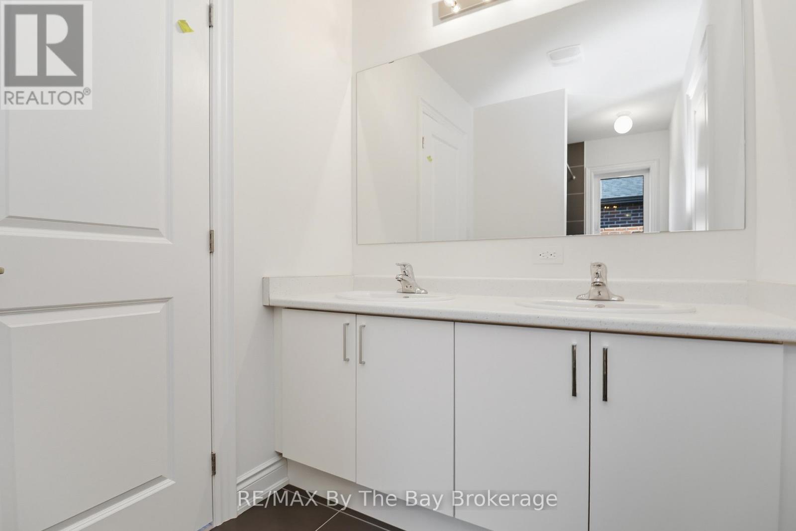 59 AMBER DRIVE - 34