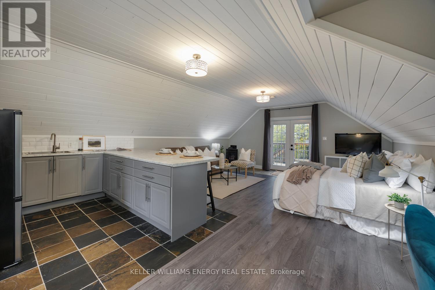 239 PERRY STREET - 37